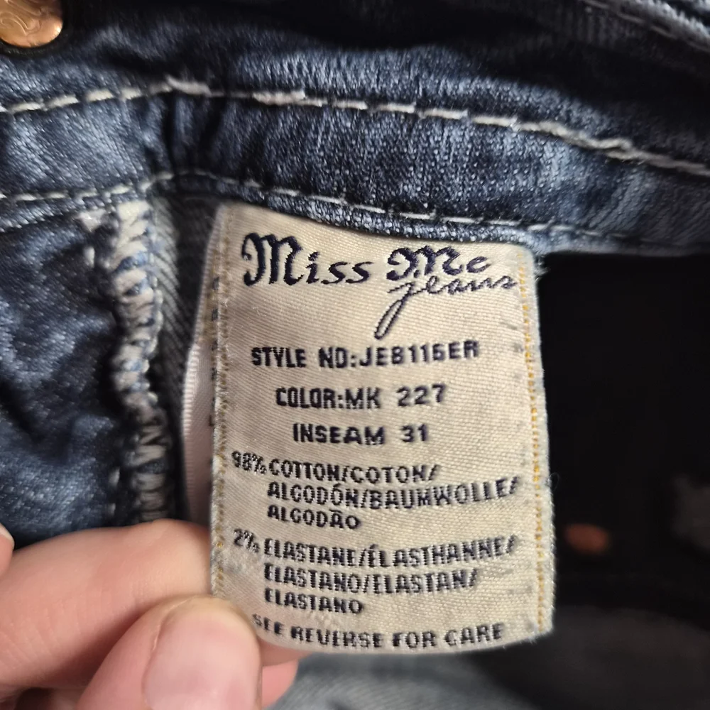 Miss Me Blue Jeans with Embellished Pockets Size 27 - Picture 8 of 9